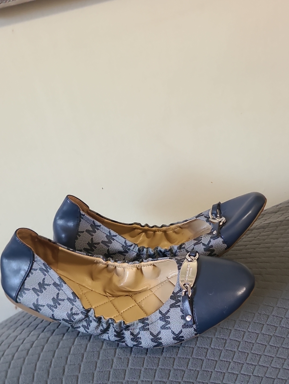 MICHAEL KORS FLAT SHOES SIZE 10